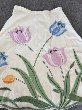 NWOT, ANTHROPOLOGIE APPLIQUE  SKIRT WITH TULIPS/LEAVES